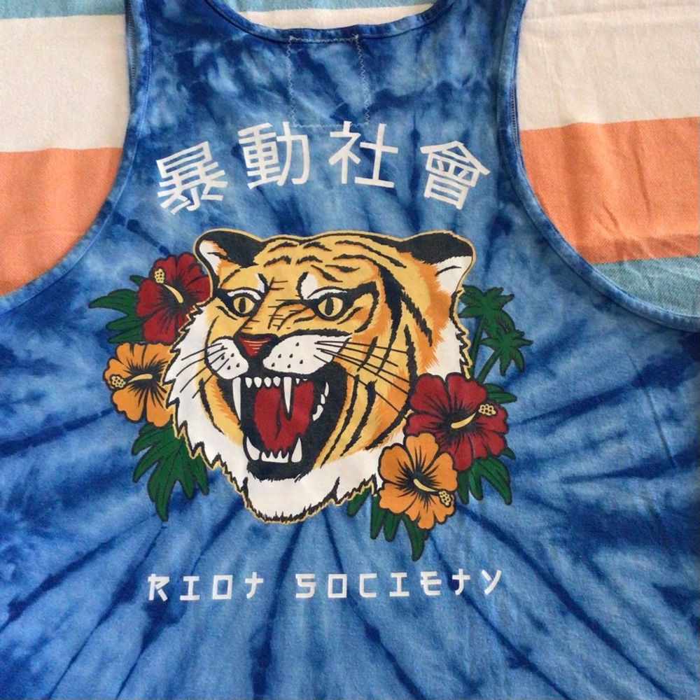 Bundle Of Mens Summer Stuff. 2 Tank Tops And A Pa… - image 6